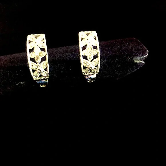 Ornamental white gold earrings